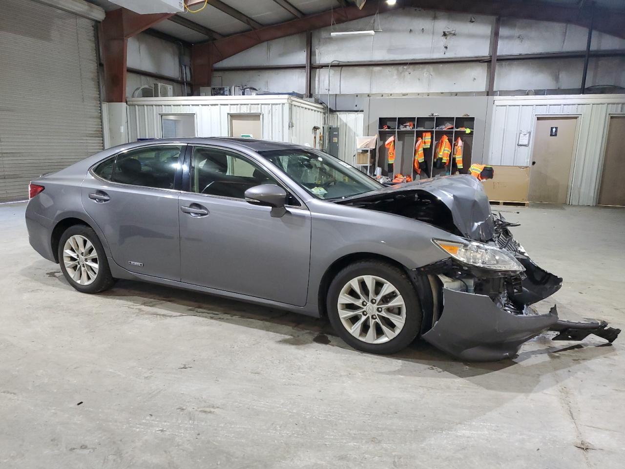 2014 Lexus Es 300H - Фото 4