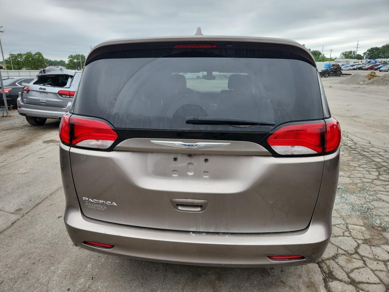 2017 Chrysler Pacifica Touring - Фото 6