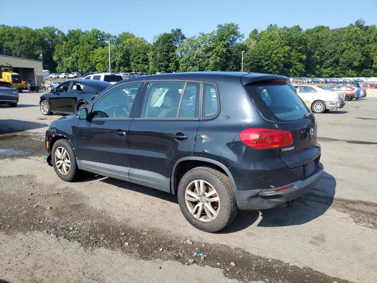 2014 Volkswagen Tiguan S - Фото 2