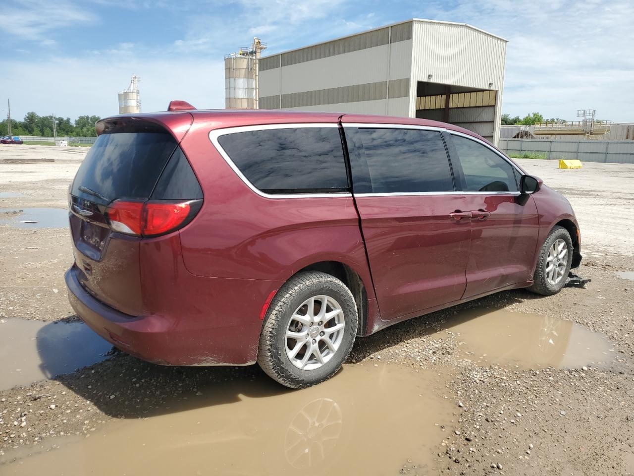 2017 Chrysler Pacifica Touring - Image 3