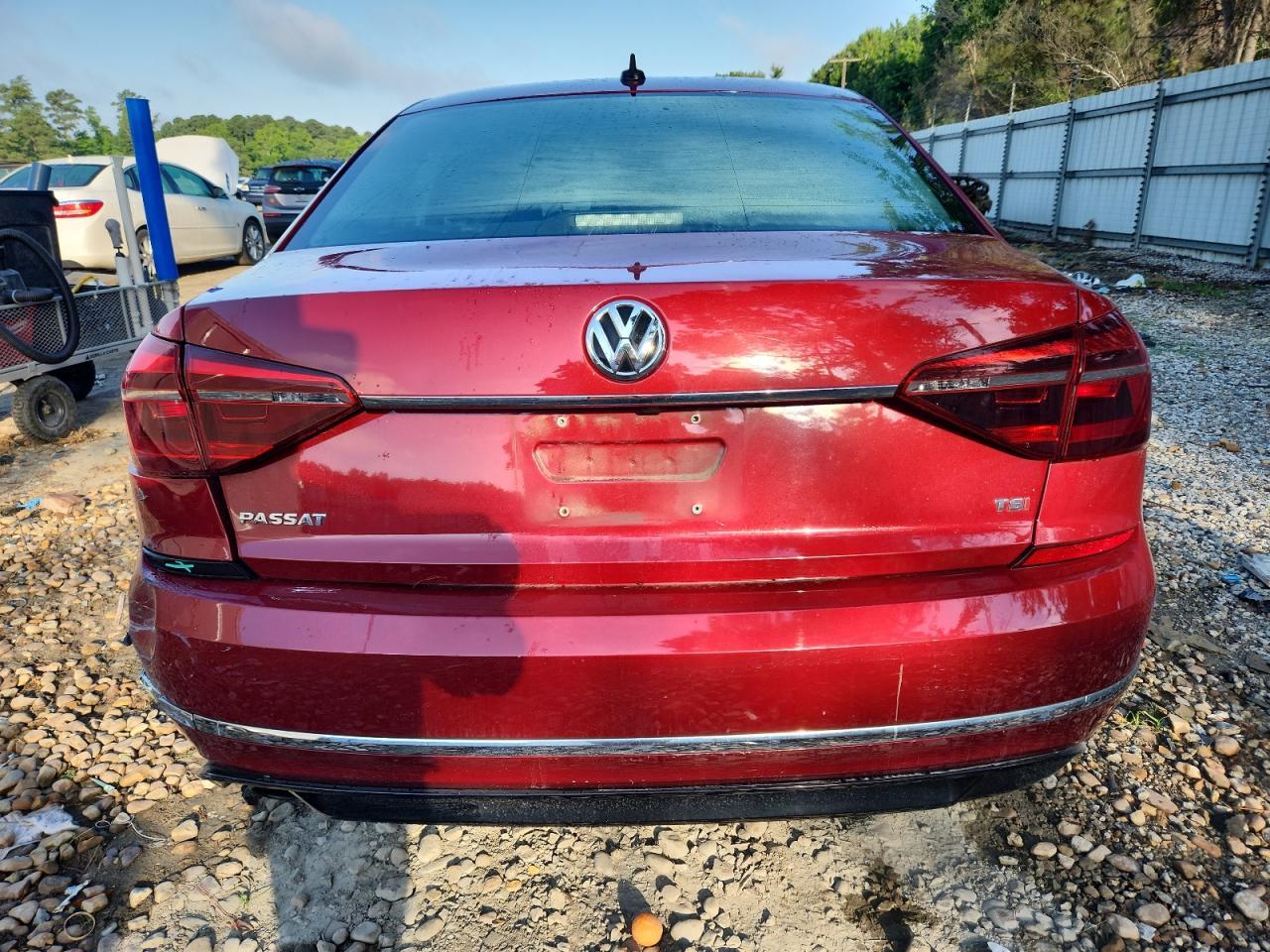 2017 Volkswagen Passat R-Line - Image 6