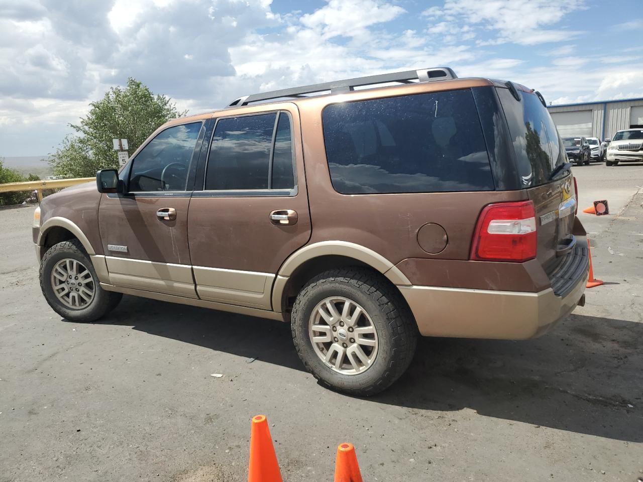 2011 Ford Expedition Xlt - Фото 2