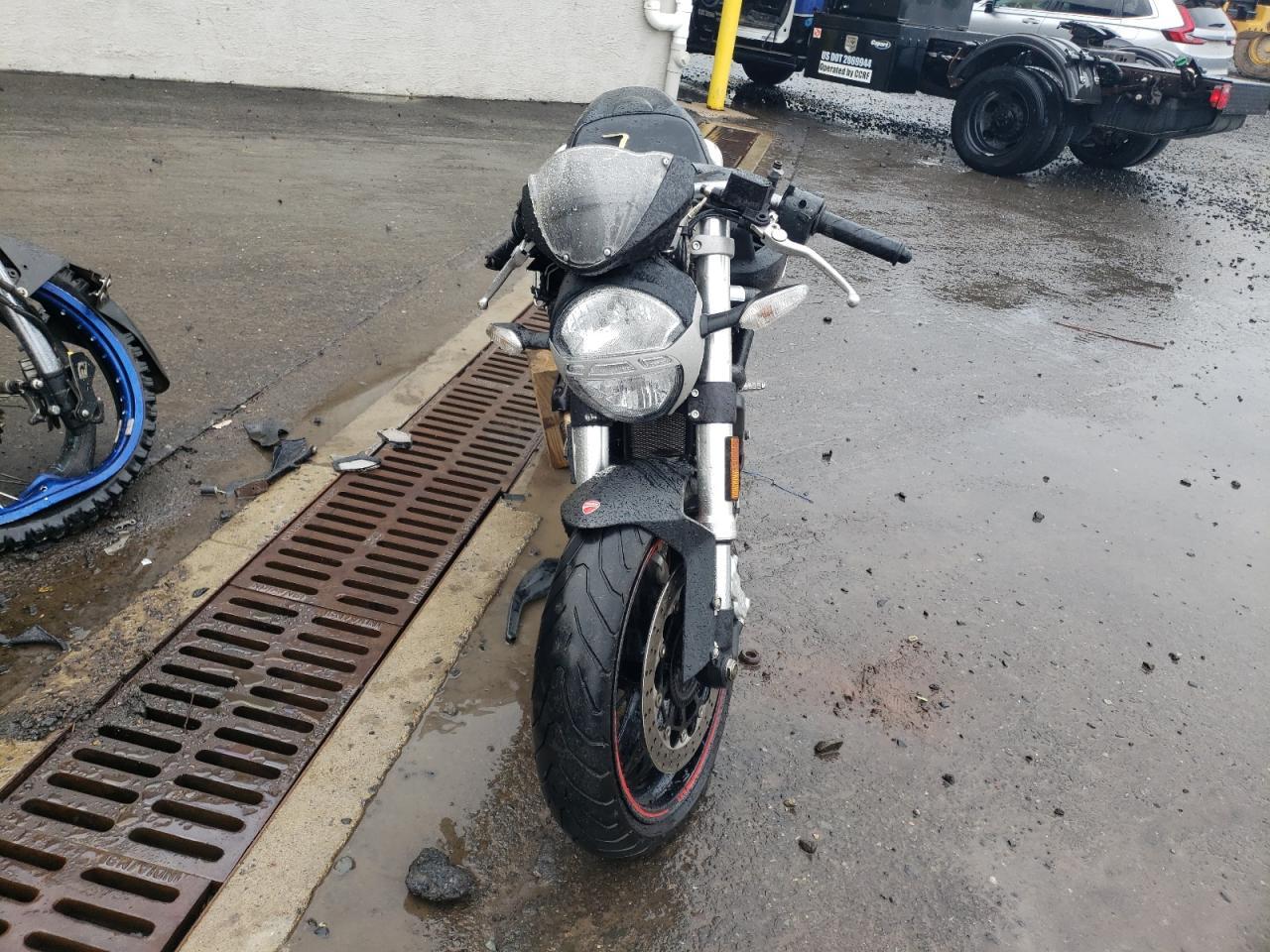 2012 Ducati Monster 696 - Фото 2