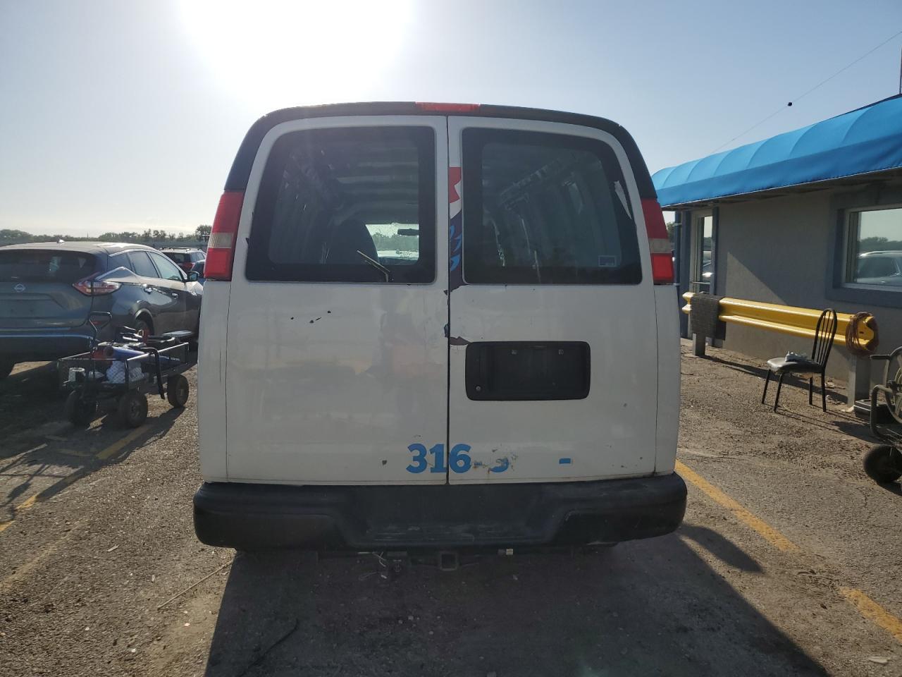 2014 Chevrolet Express G2500 - Image 6