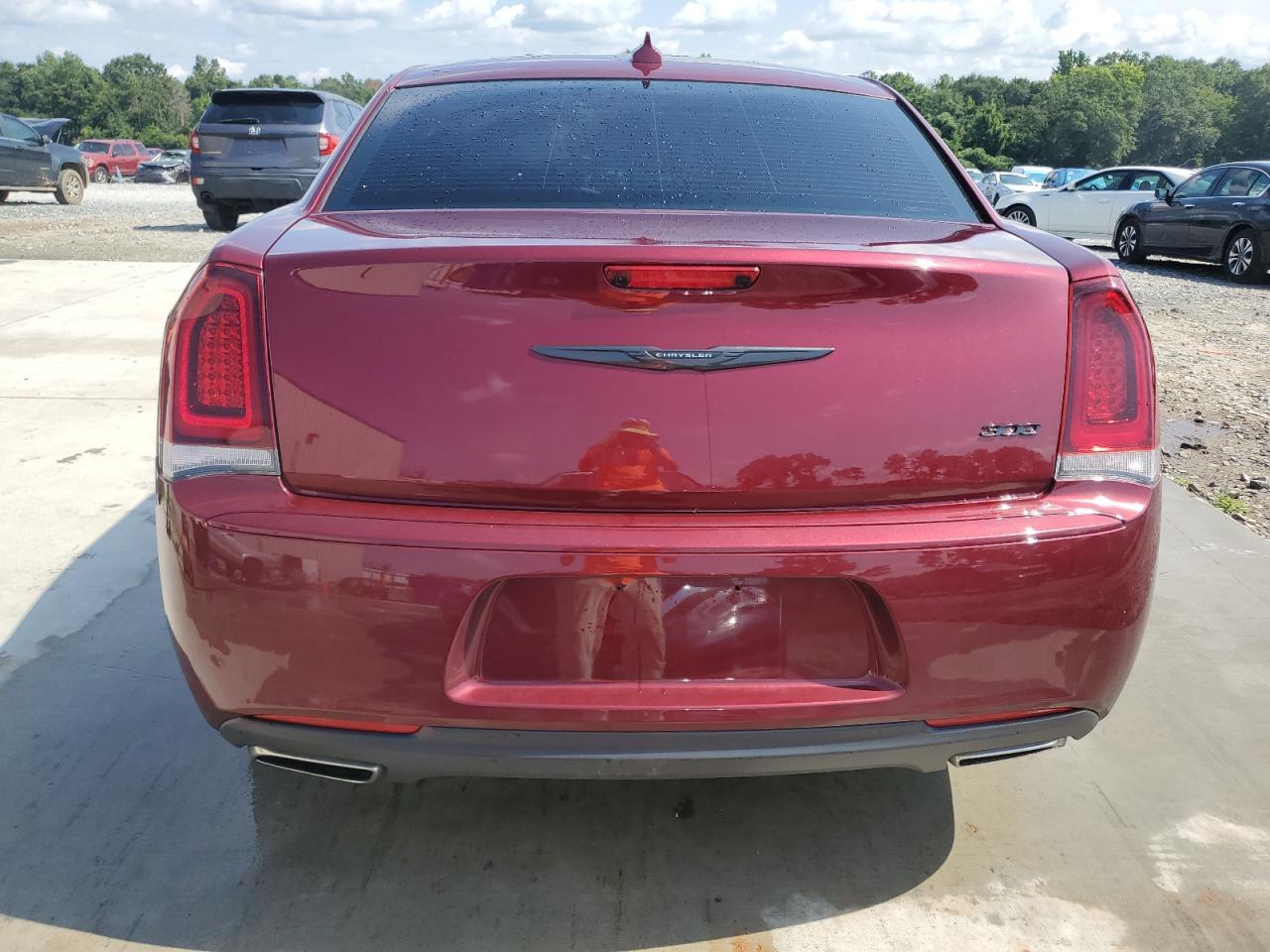 2020 Chrysler 300 Touring - Фото 6