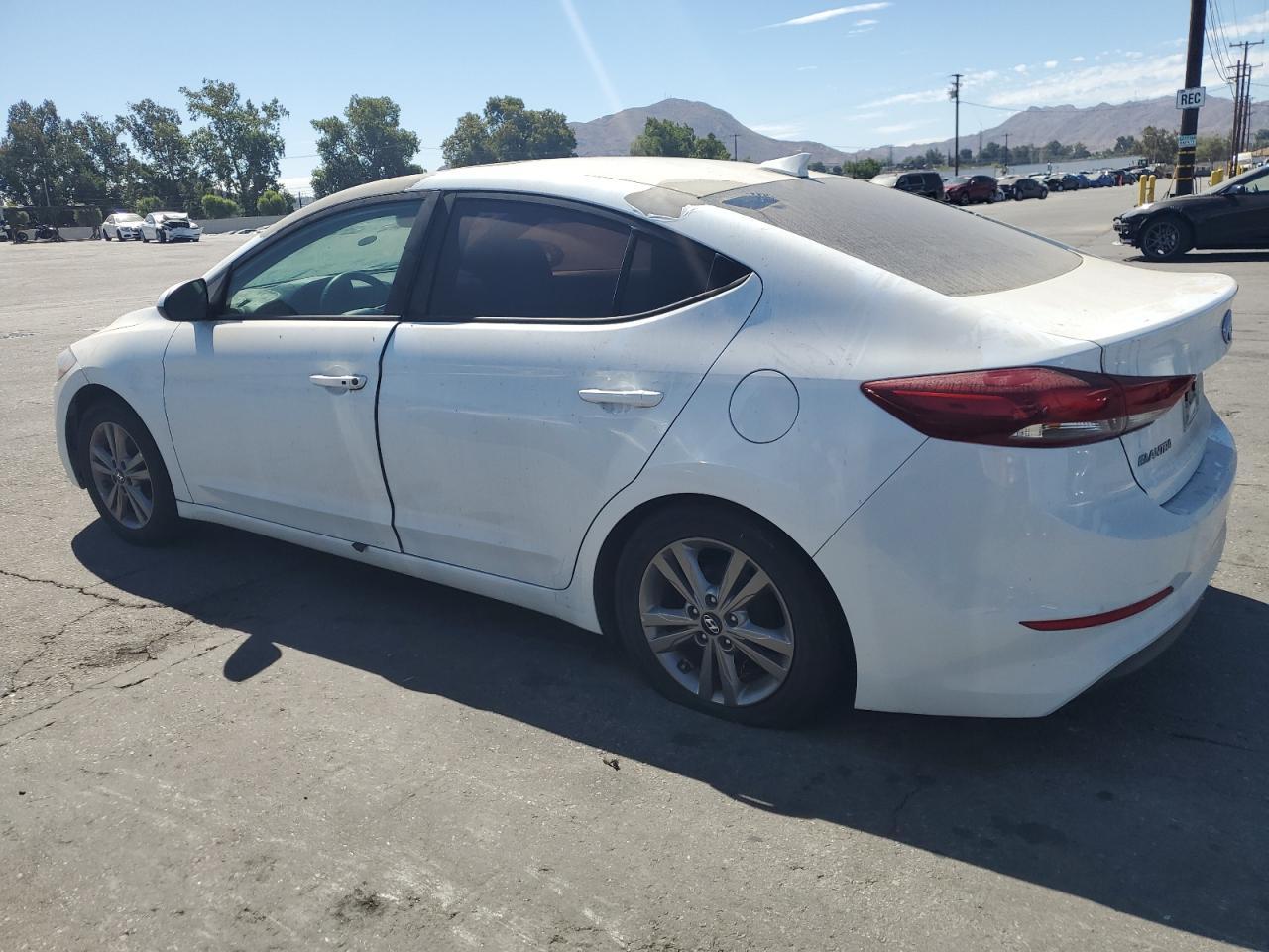 2017 Hyundai Elantra Se - Image 2