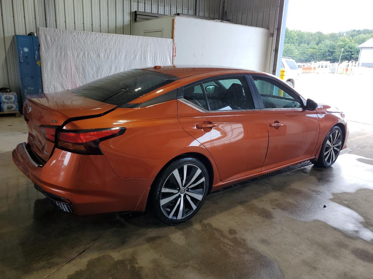 2020 Nissan Altima Sr - Фото 3