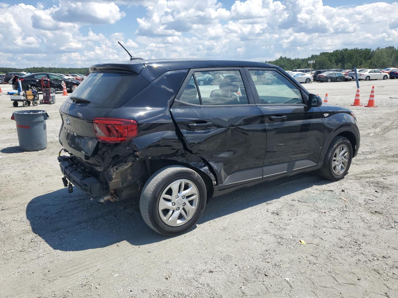 2023 Hyundai Venue Se - Image 3