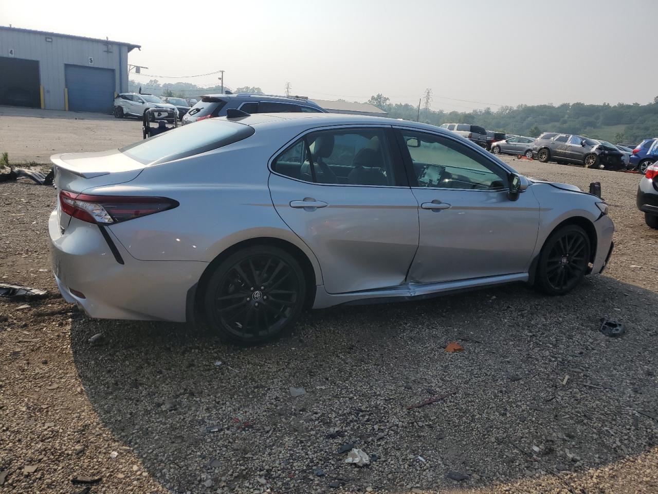 2021 Toyota Camry Xse - Фото 3