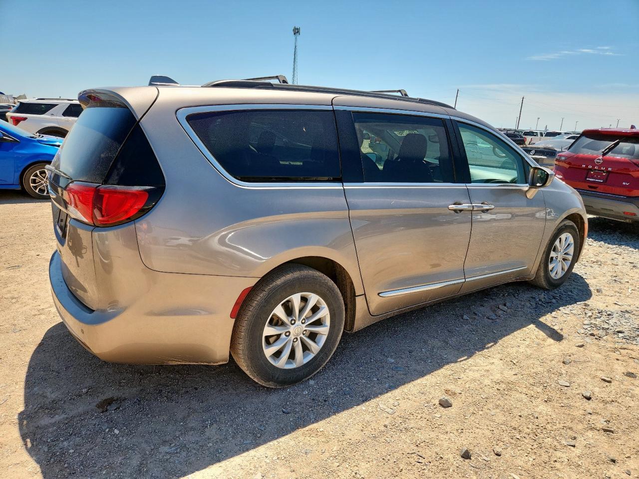 2017 Chrysler Pacifica Touring L - Фото 3