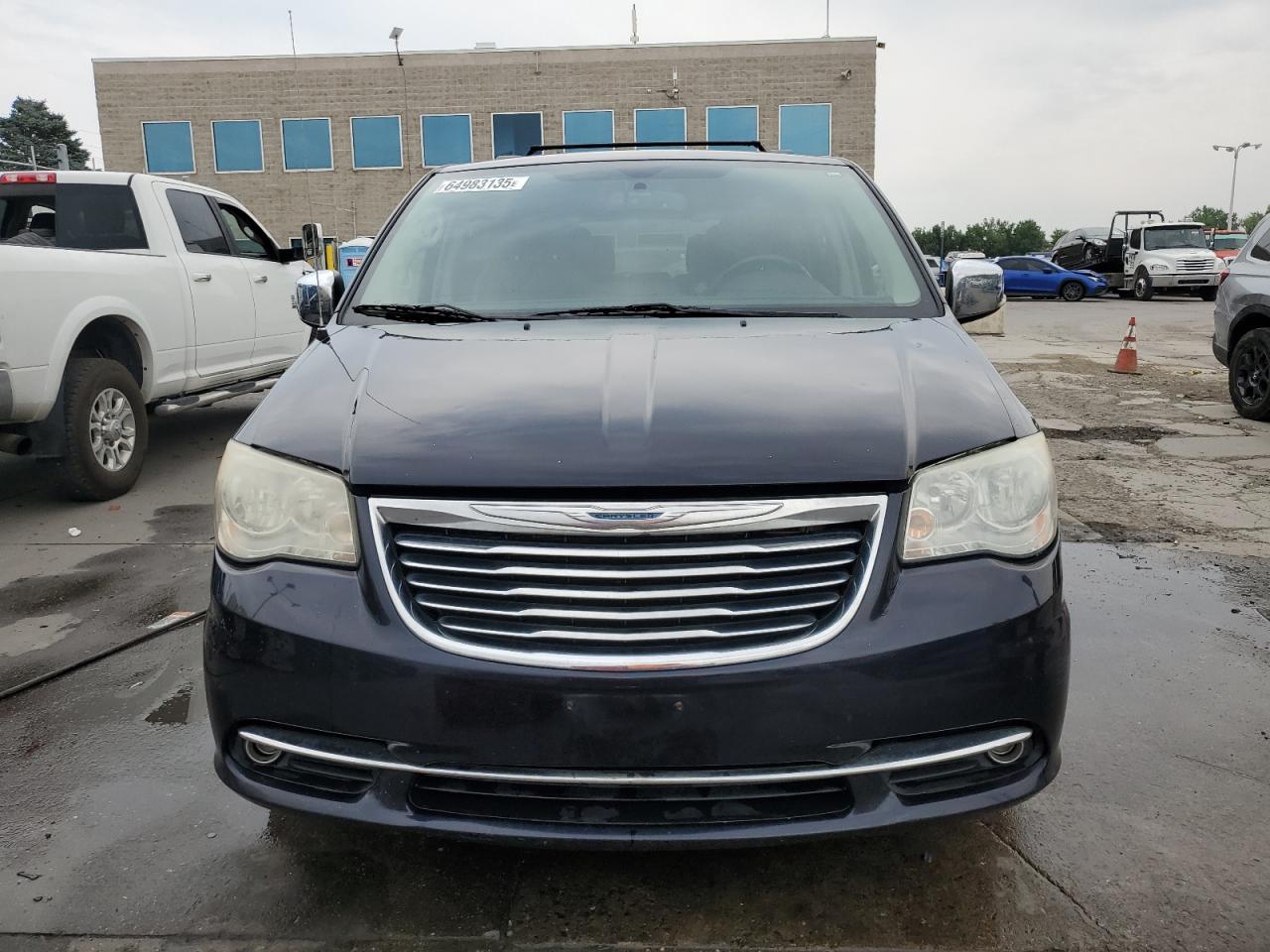 2011 Chrysler Town & Country Touring L - Фото 5