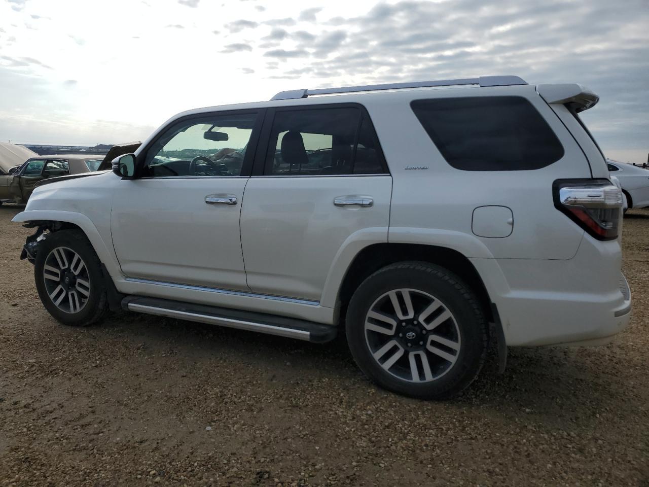 2015 Toyota 4Runner Sr5/Sr5 Premium - Image 2