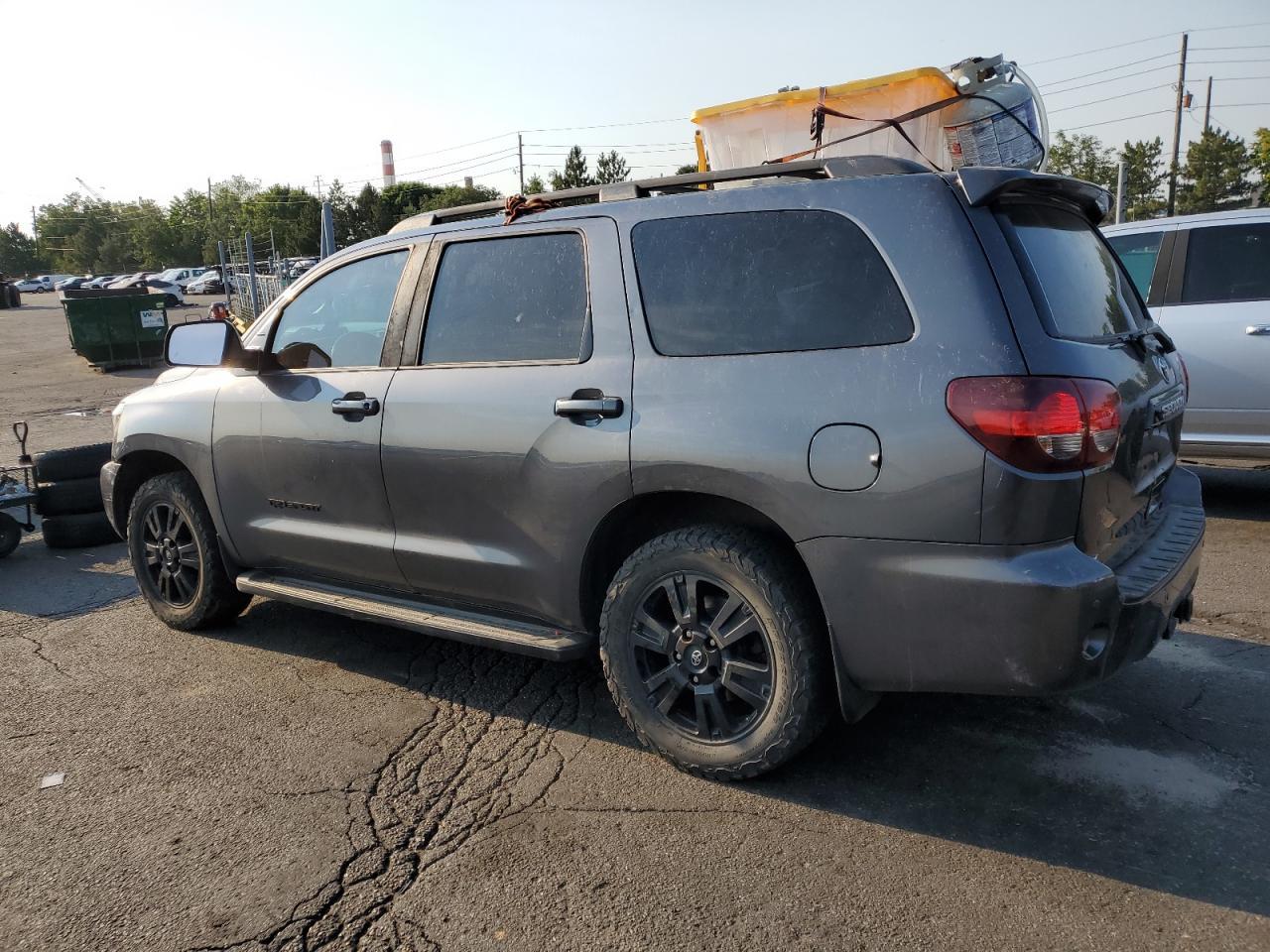 2019 Toyota Sequoia Sr5 - Фото 2