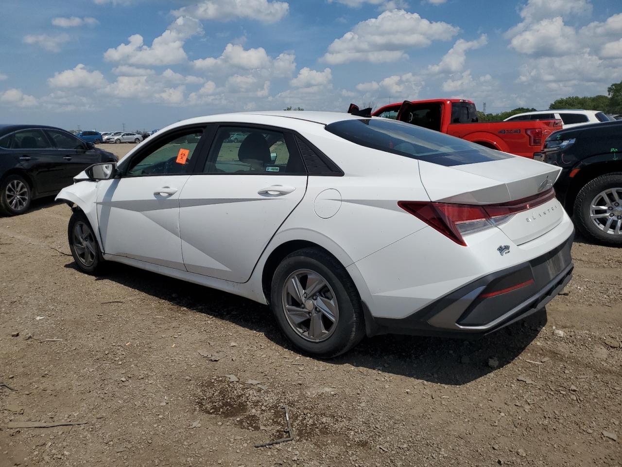 2024 Hyundai Elantra Se - Фото 2