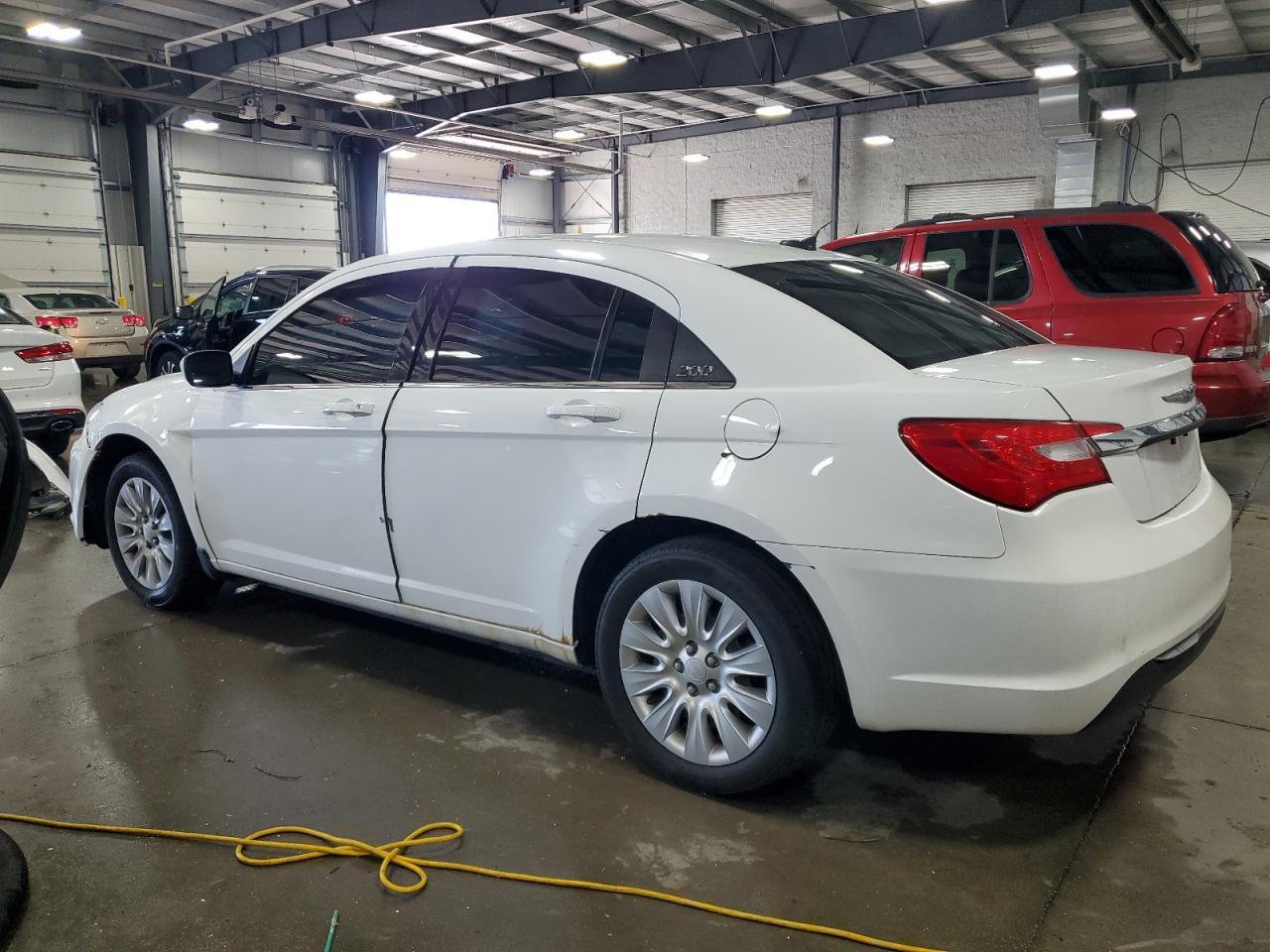 2014 Chrysler 200 Lx - Фото 2