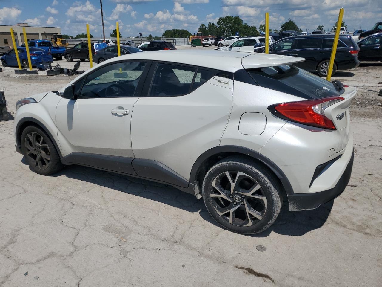 2019 Toyota C-Hr Xle - Image 2
