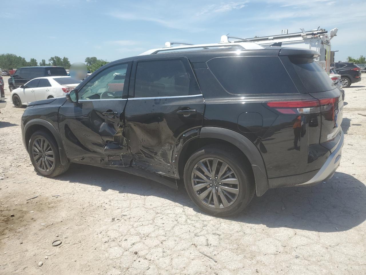 2025 Nissan Pathfinder Sl - Фото 2