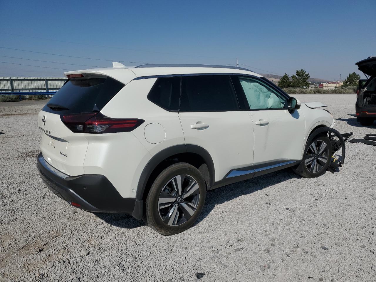 2023 Nissan Rogue Sl - Image 3