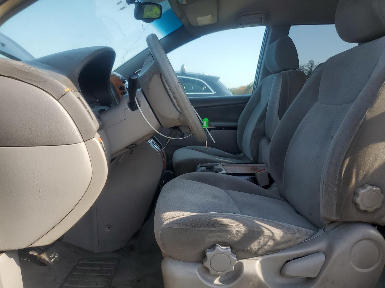 2004 Toyota Sienna Ce - Фото 7