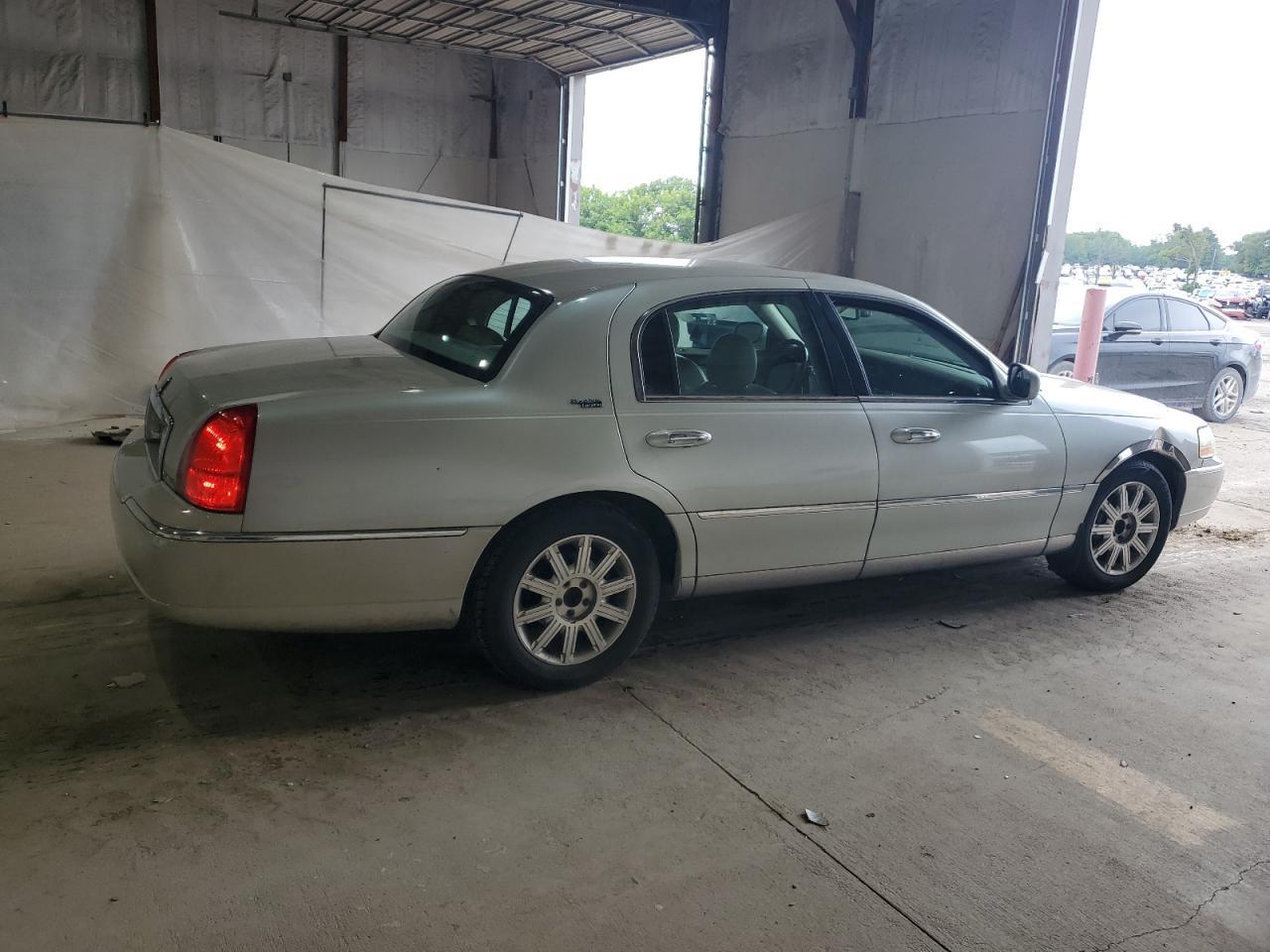 2006 Lincoln Town Car Signature Limited - Фото 3