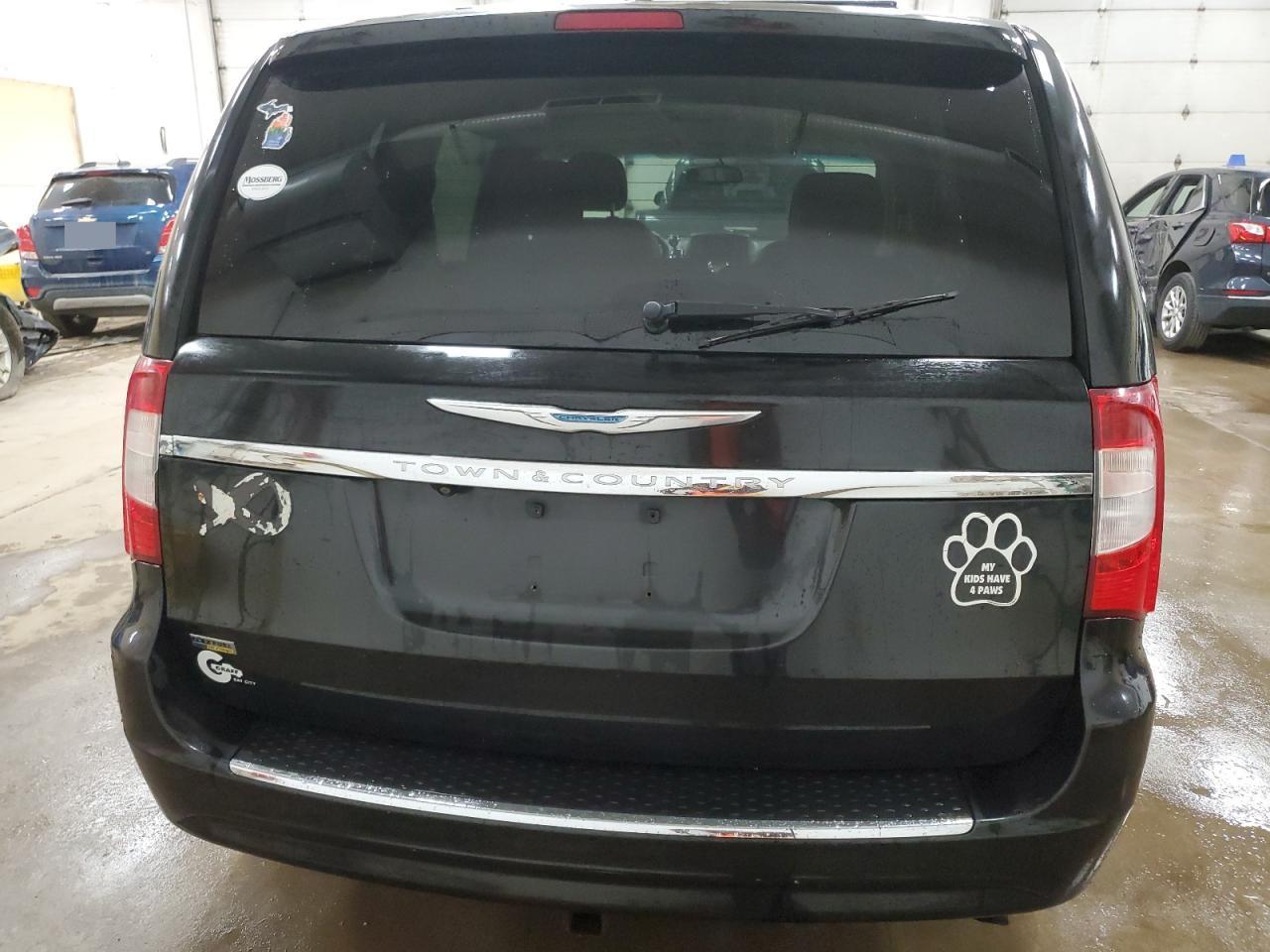 2013 Chrysler Town & Country Touring - Image 6