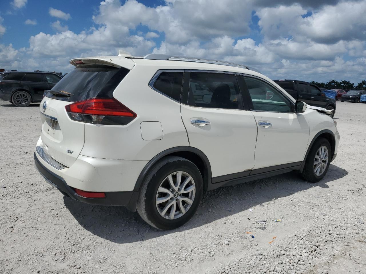 2017 Nissan Rogue S - Фото 3