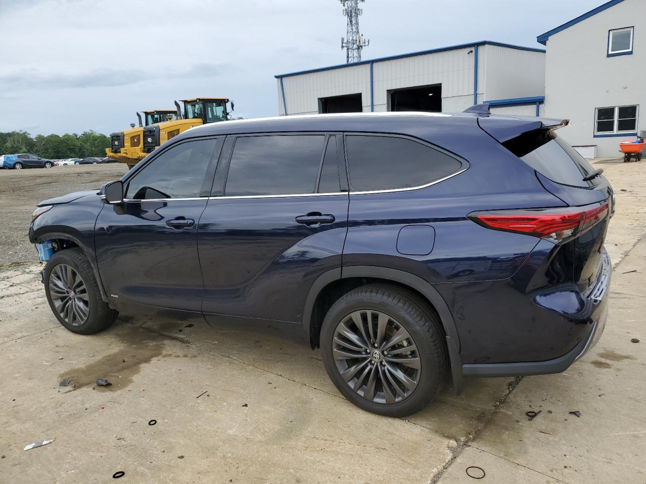 2022 Toyota Highlander Hybrid Platinum - Фото 2