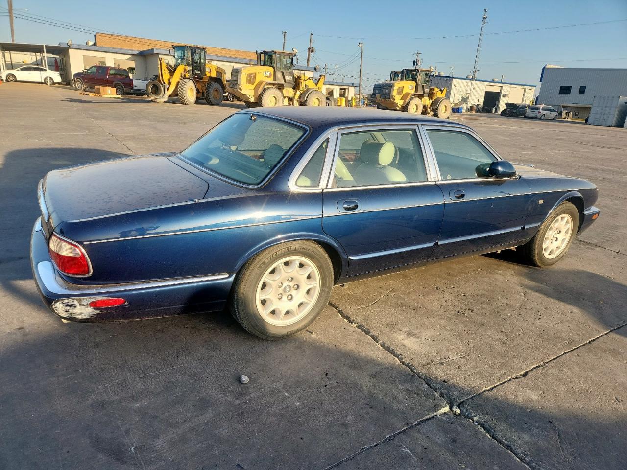 1998 Jaguar Xj8 - Image 3