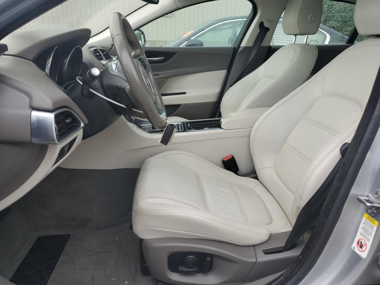2018 Jaguar Xe Prestige - Image 7