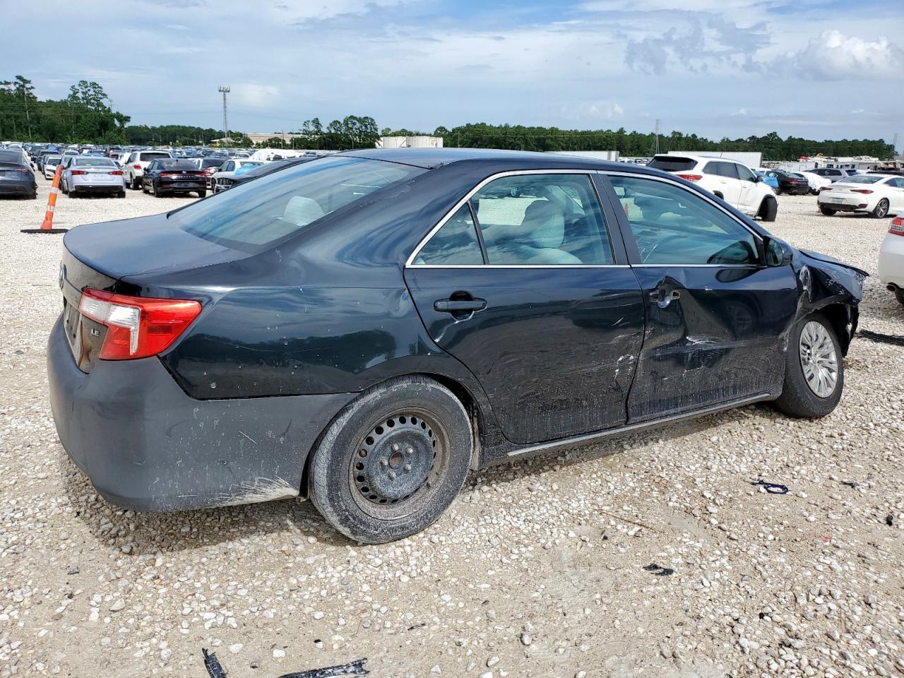 2013 Toyota Camry L - Фото 3