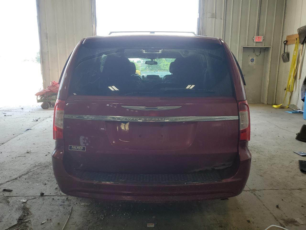2011 Chrysler Town & Country Touring L - Фото 6