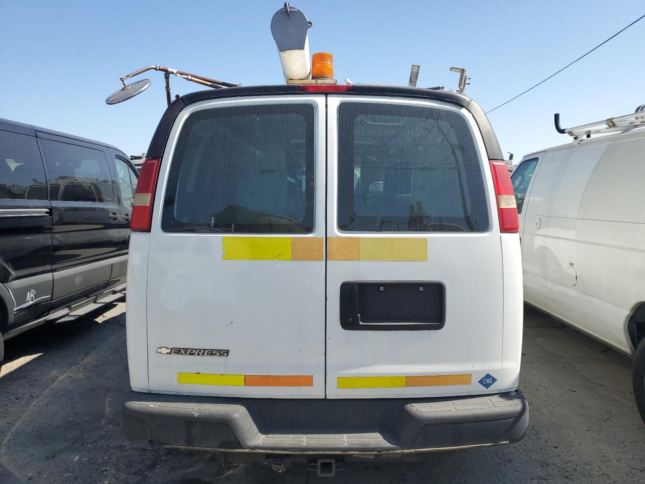 2011 Chevrolet Express G2500 - Image 6