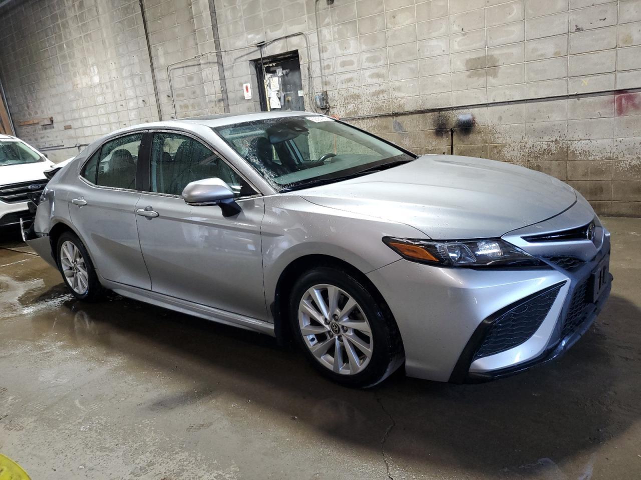 2021 Toyota Camry Se - Фото 4