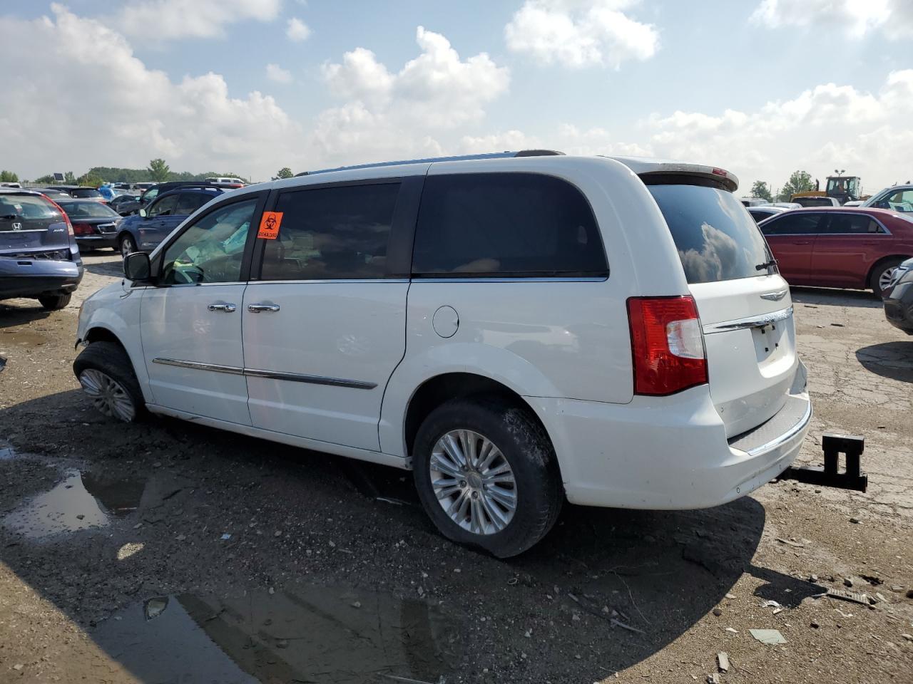 2014 Chrysler Town & Country Limited - Фото 2