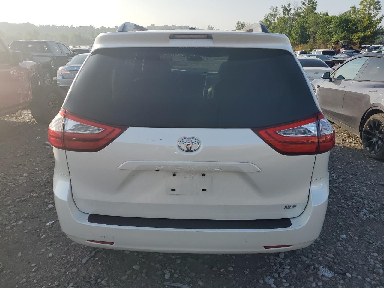 2015 Toyota Sienna Xle - Image 6