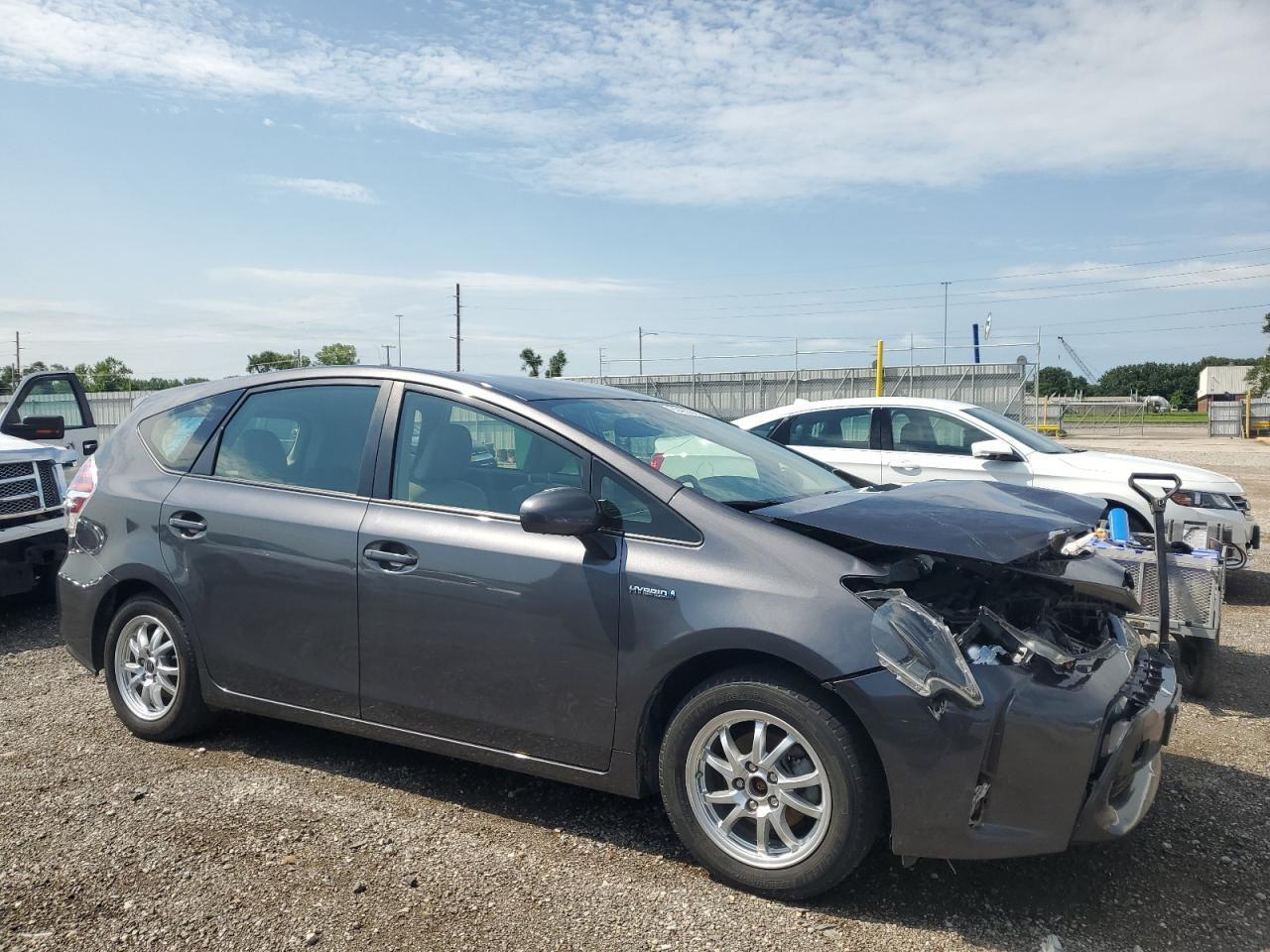 2015 Toyota Prius V - Image 4