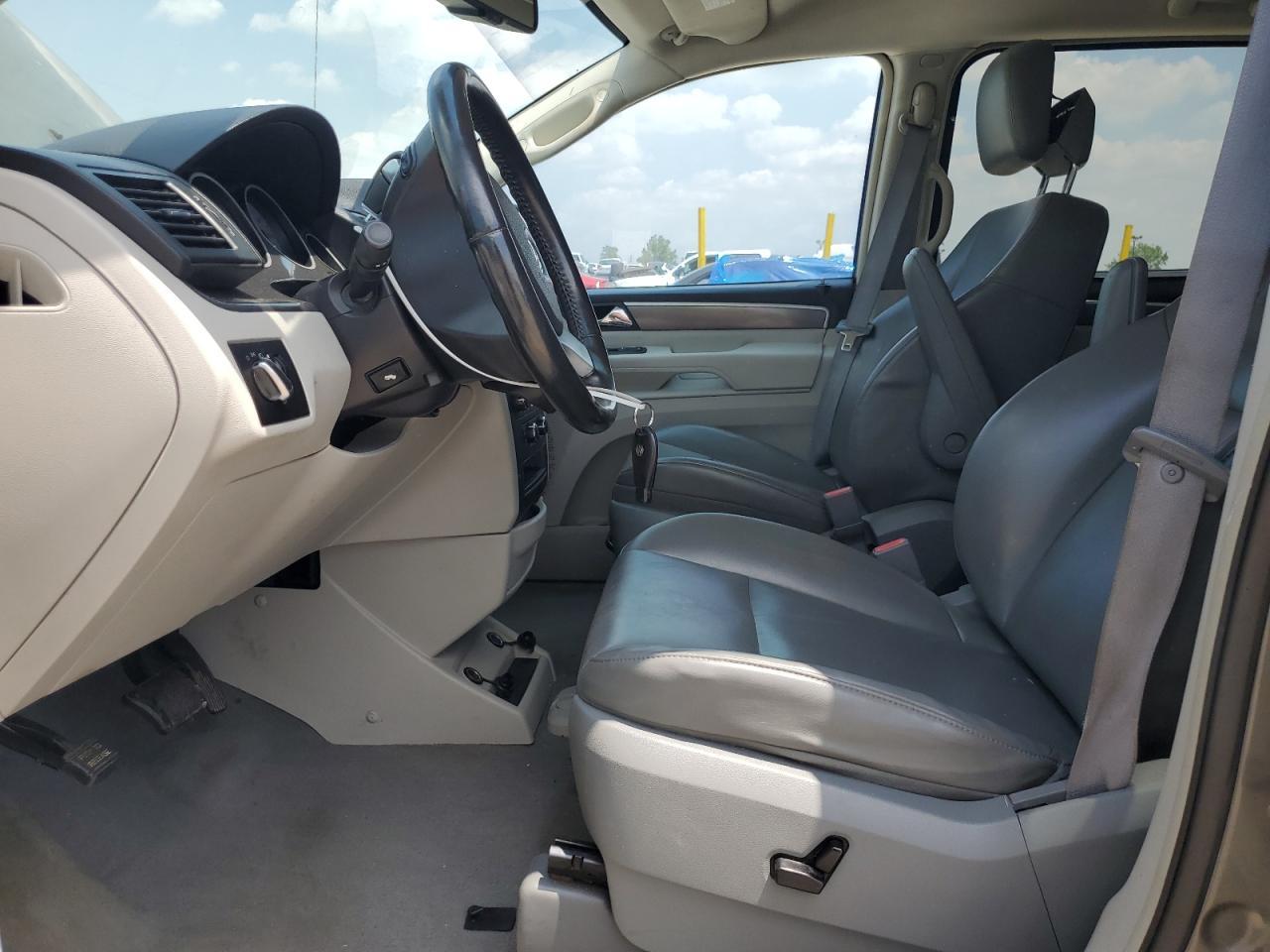 2010 Volk Routan Se - Image 7