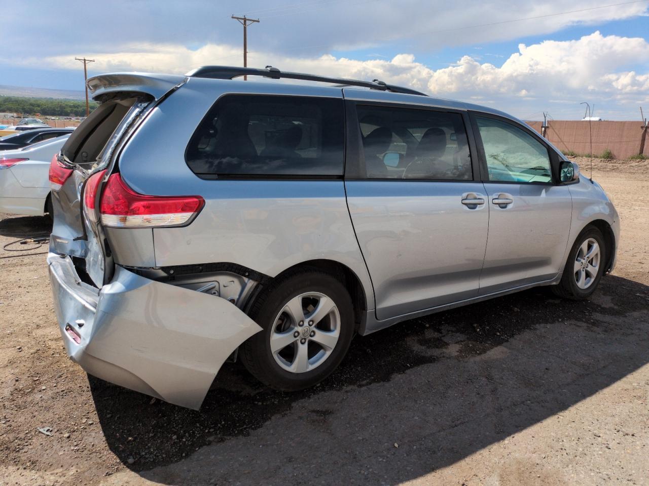 2013 Toyota Sienna Le - Image 3