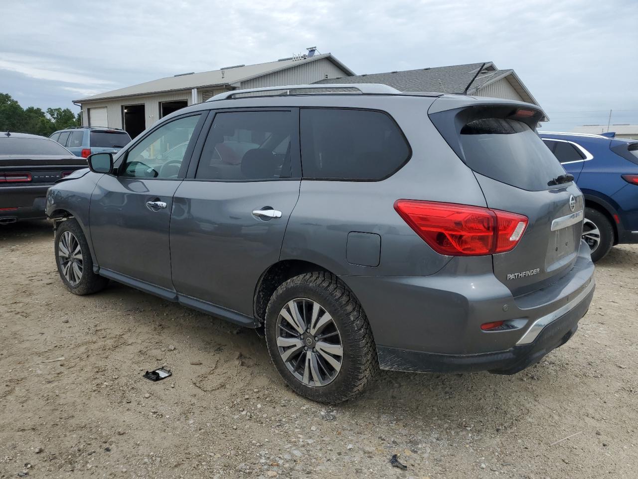 2018 Nissan Pathfinder S - Фото 2