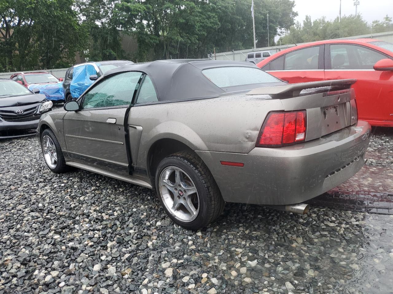 2002 Ford Mustang - Image 2
