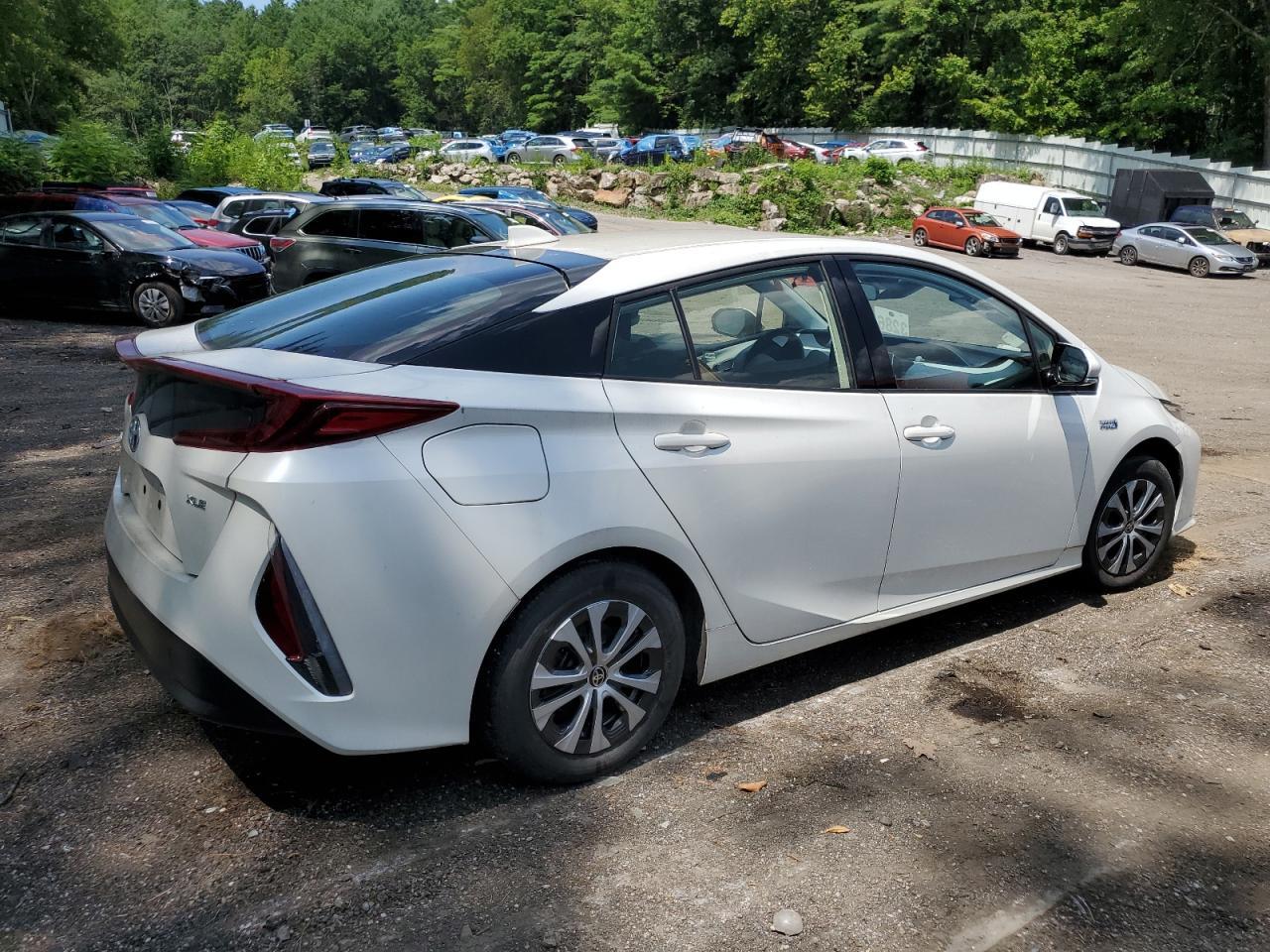 2020 Toyota Prius Prime Le - Image 3