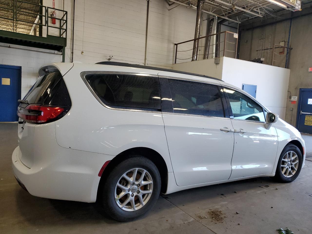2022 Chrysler Pacifica Touring L - Image 3