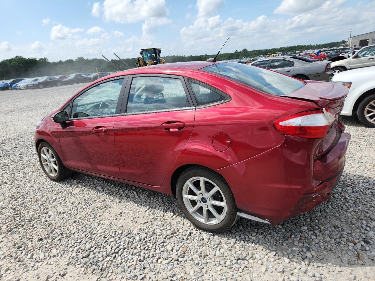 2016 Ford Fiesta Se - Фото 2