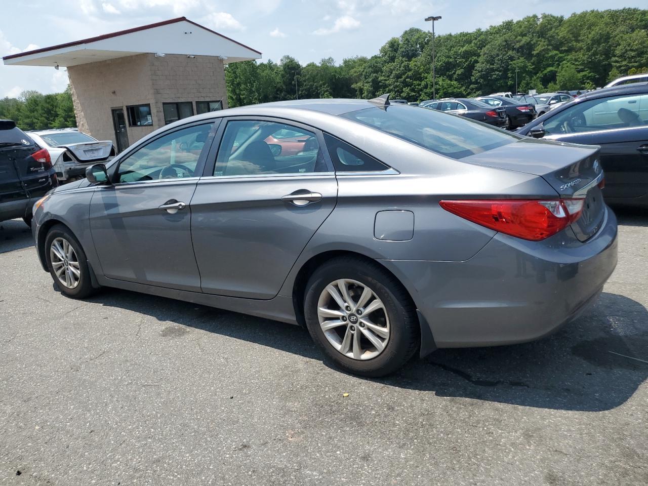2012 Hyundai Sonata Gls - Image 2