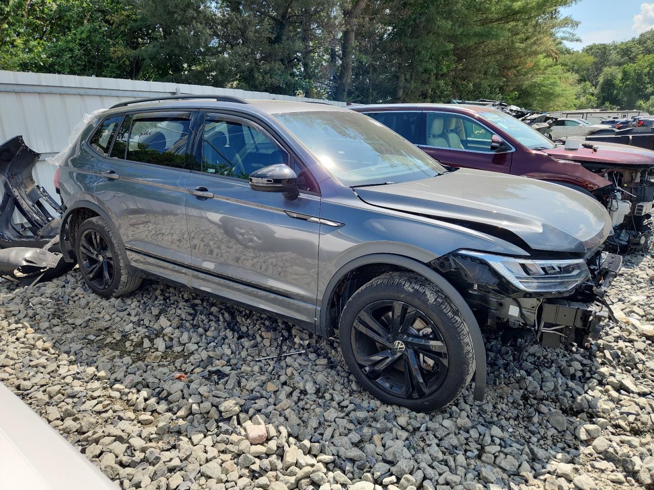 2023 Volkswagen Tiguan Se R-Line Black - Image 4