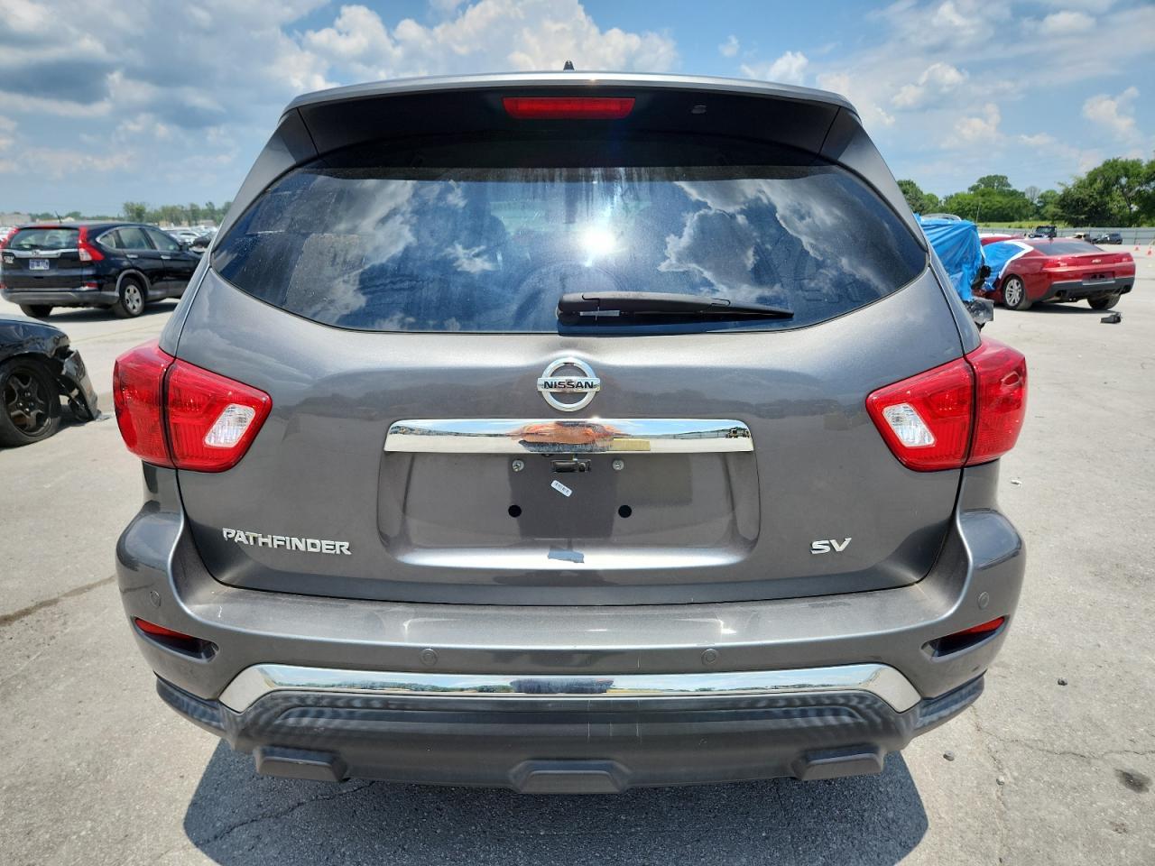 2017 Nissan Pathfinder S - Image 6