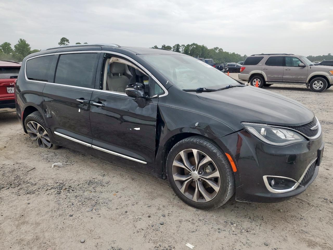 2018 Chrysler Pacifica Limited - Image 4