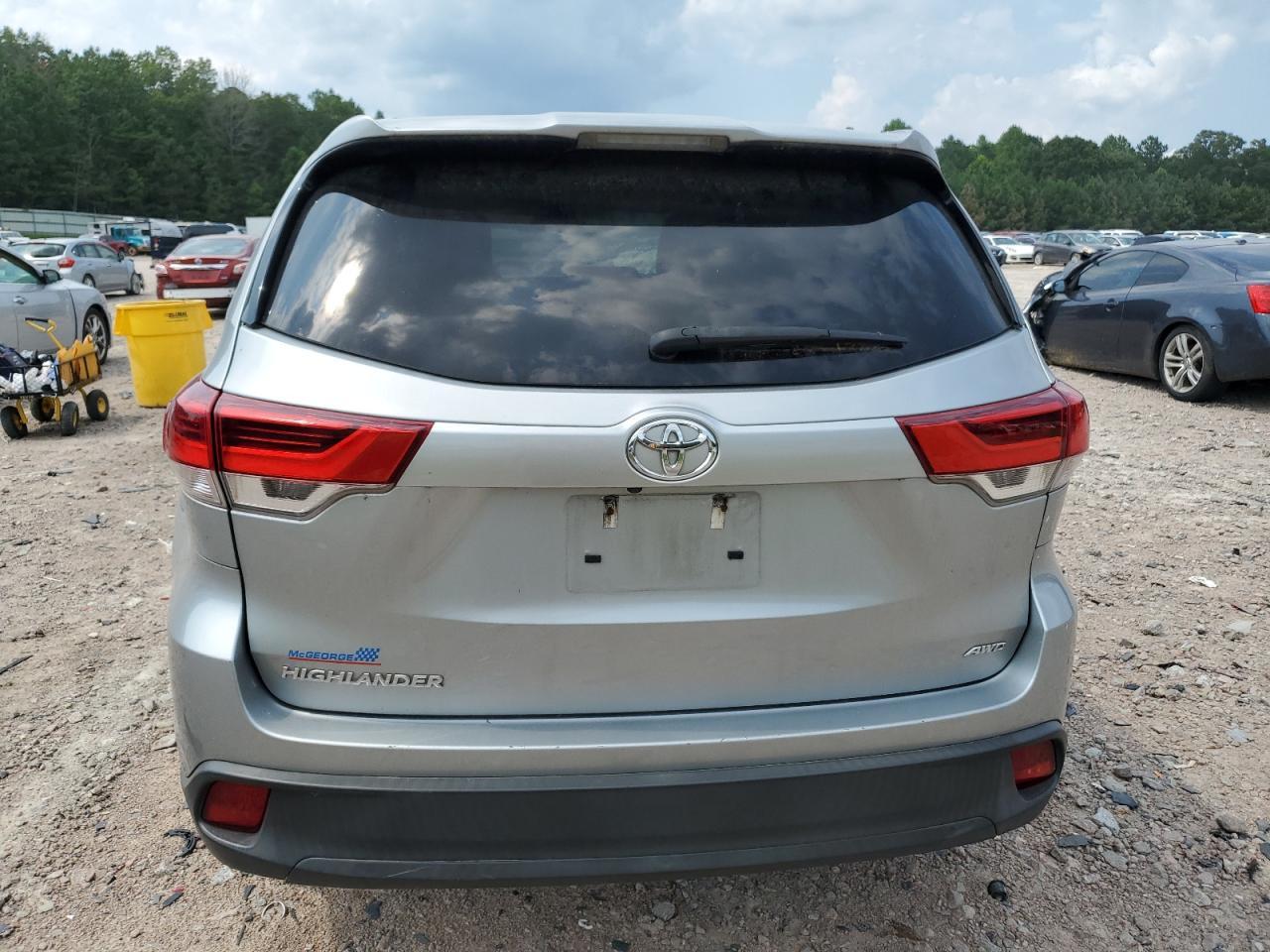 2019 Toyota Highlander Le - Image 6