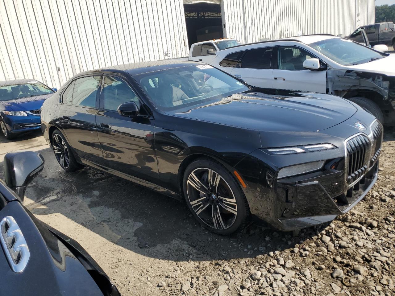2025 BMW 760 Xi - Image 4