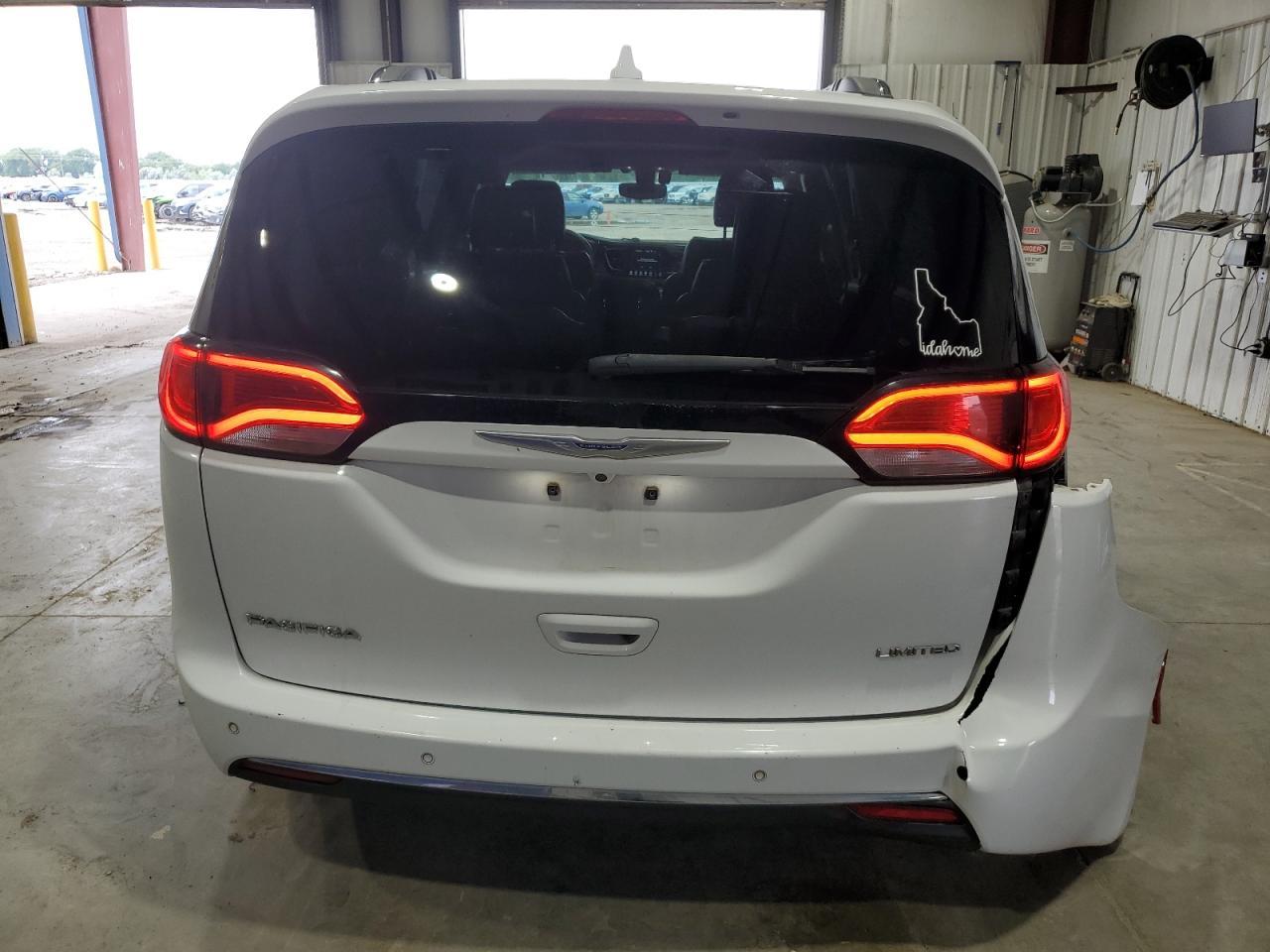 2018 Chrysler Pacifica Limited - Image 6